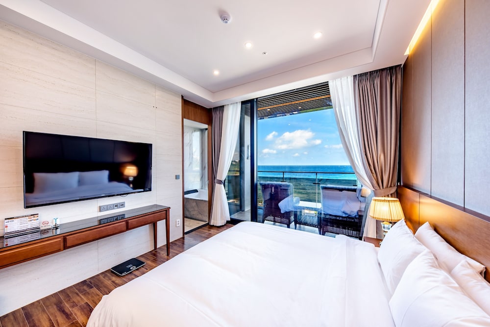 Superior Terrace Ocean (Free use of Hotel Infinity Pool)