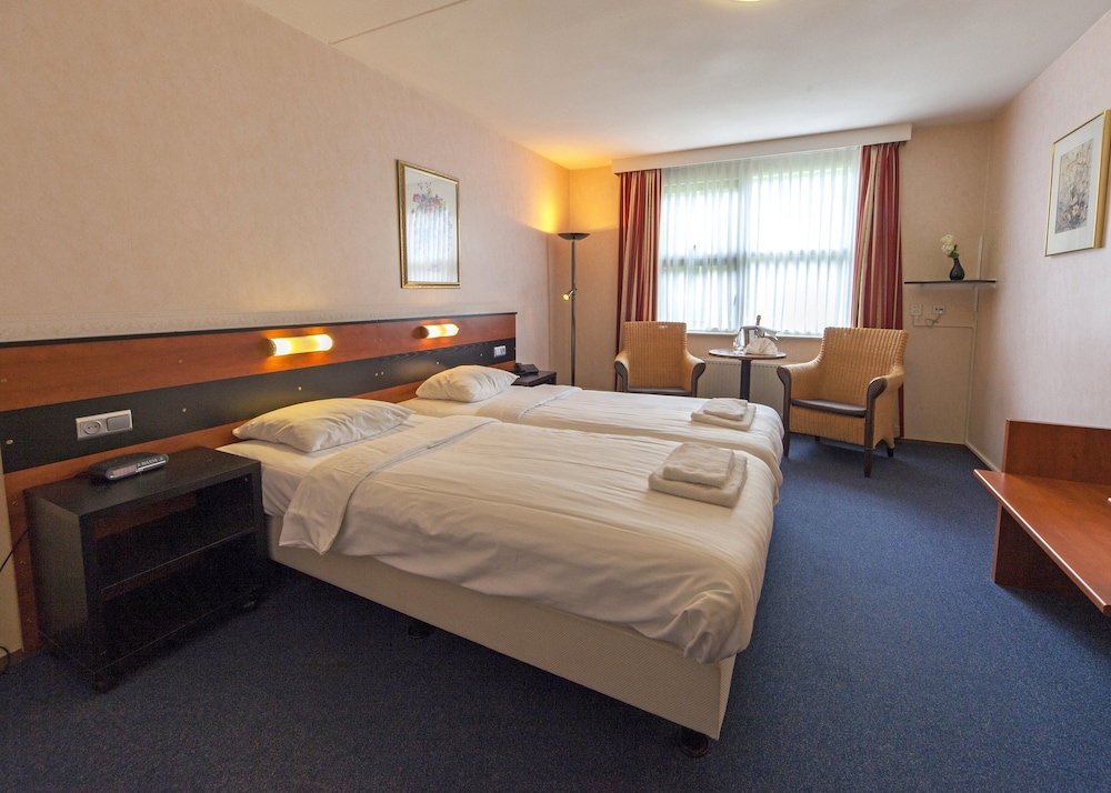 Deluxe Double Room (with Shower) photo 3