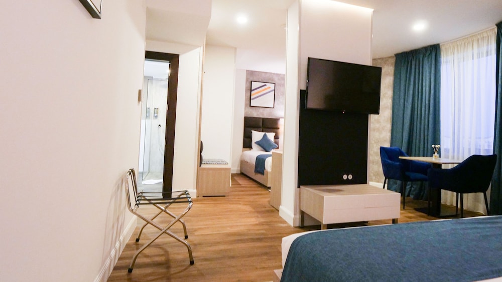 Family Room, Multiple Beds, Non Smoking, City View