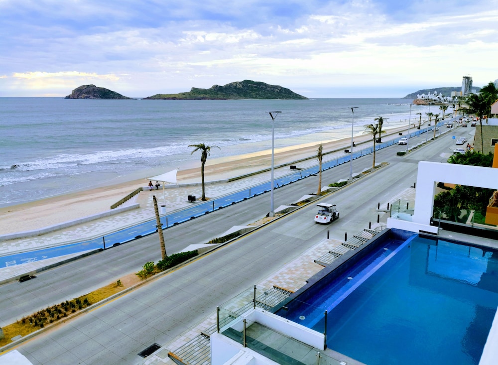 Suite, 1 King bed, Ocean View - Photo 11