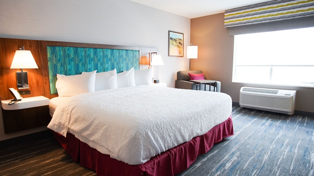 Room, 1 King Bed, Accessible, Non Smoking (Hearing) - Photo 4