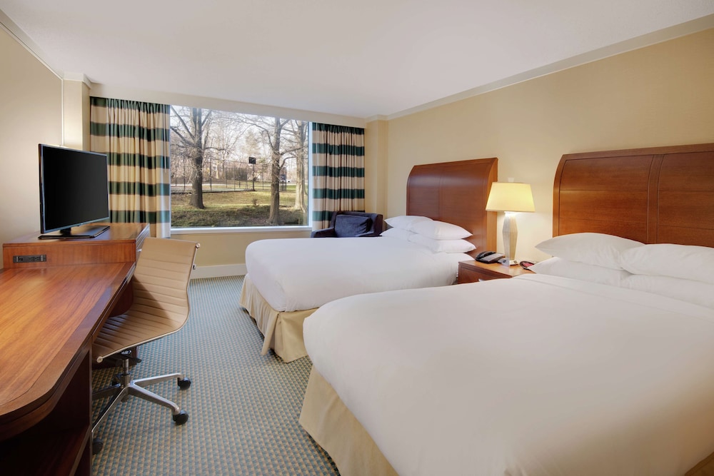 Room, 2 Queen Beds, Accessible (Mobility & Hearing, Roll-in Shower) - Photo 2