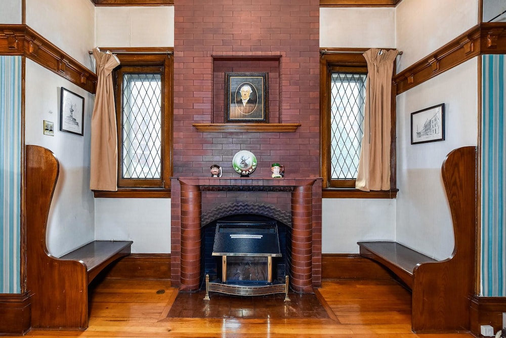 101 : The Judges Chambers photo 2