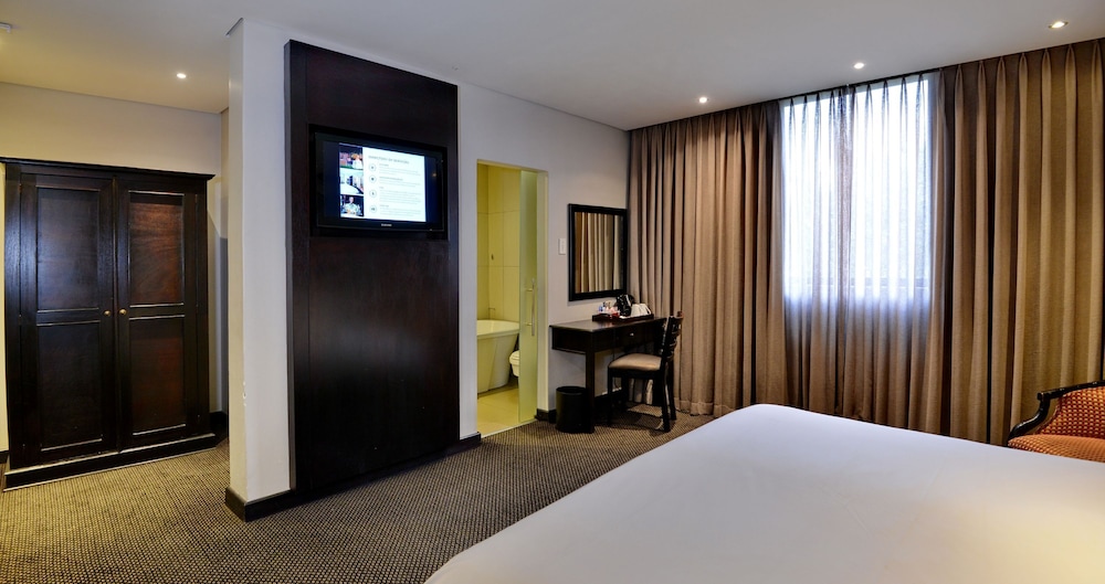 Standard Room, 1 Queen Bed