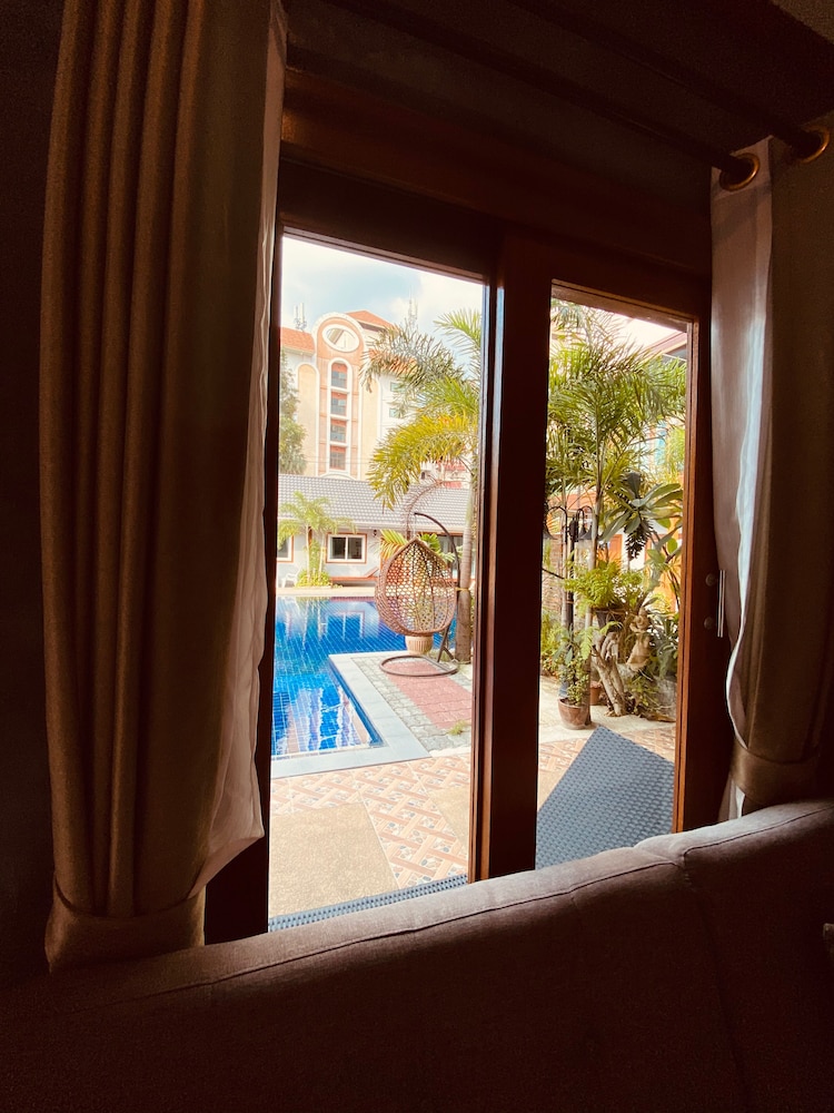 Deluxe Double Room, Bathtub, Pool View - Photo 8