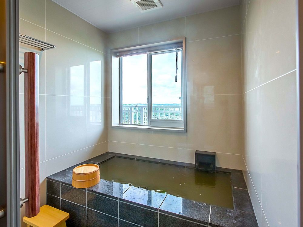 Royal Suite, 1 Bedroom, Private Bathroom, Ocean View - Photo 6