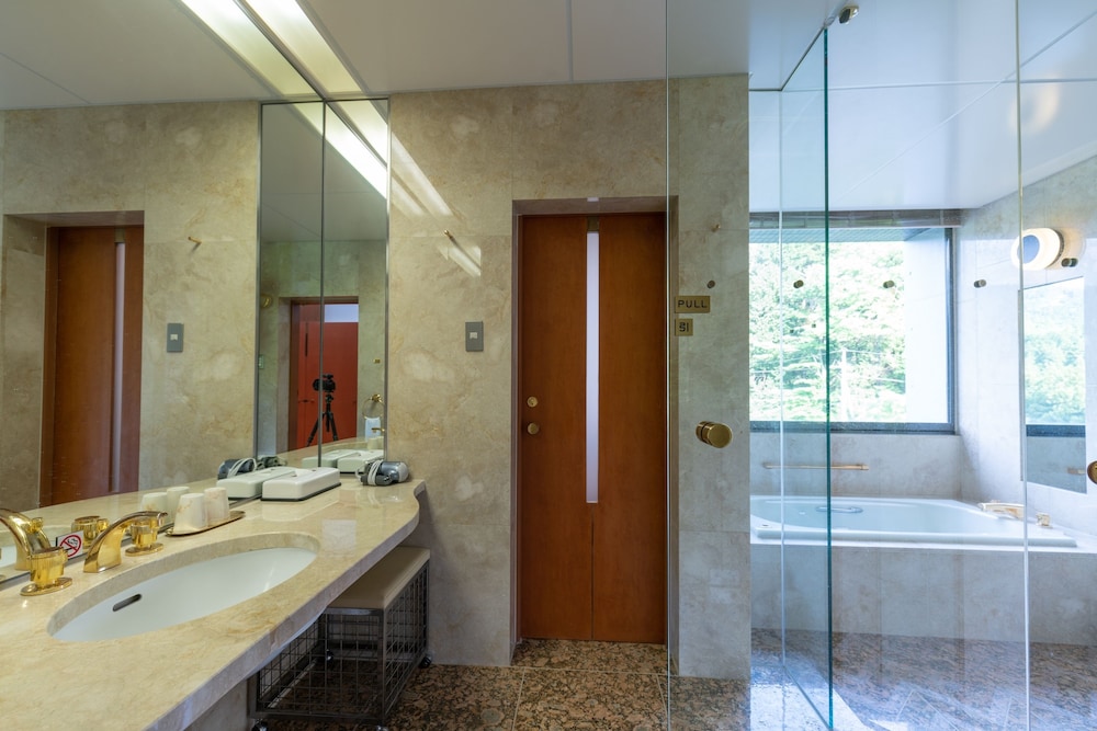[Non-Smoking] Western Style Major Suite (Mt. Fuji View) - Photo 5