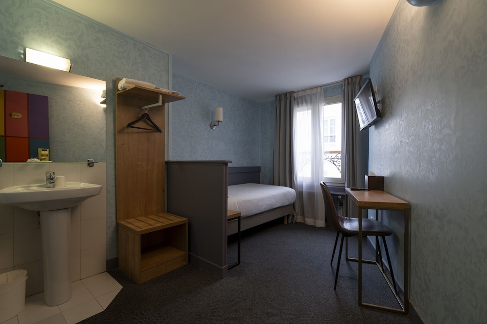 Basic Single Room, Shared Bathroom photo 3