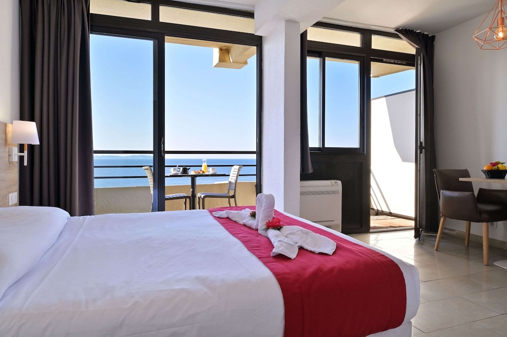 Studio, 1 Queen Bed, Balcony, Sea View - Photo 7