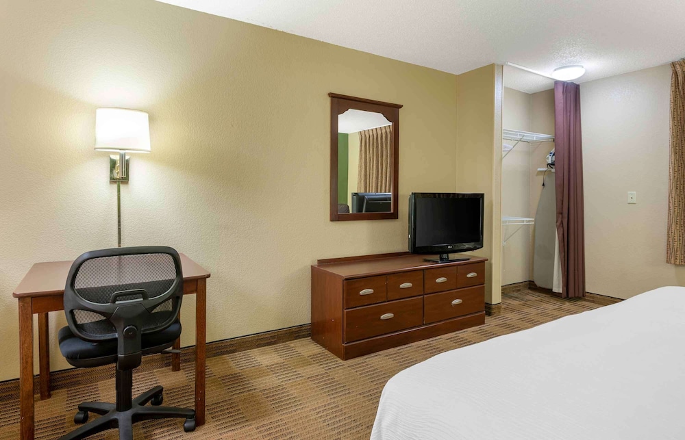 Studio, 1 King Bed, Non Smoking - Photo 3