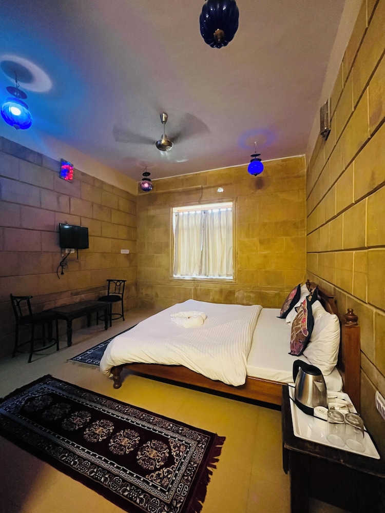 Double Bed Non Ac Room photo 3