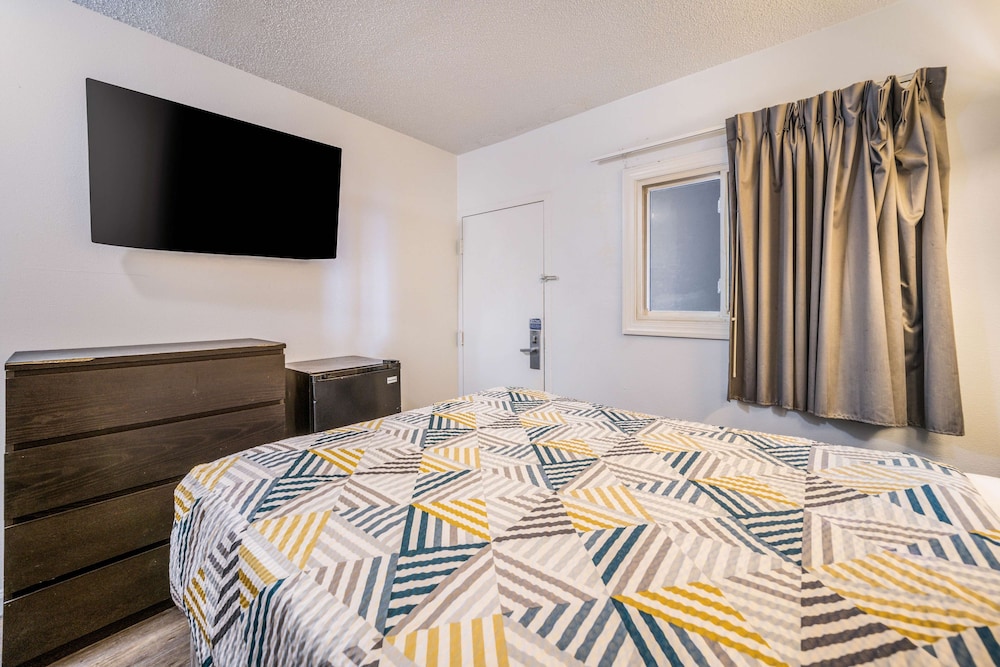 Standard Room, 1 Double Bed, Accessible, Non Smoking - Photo 3