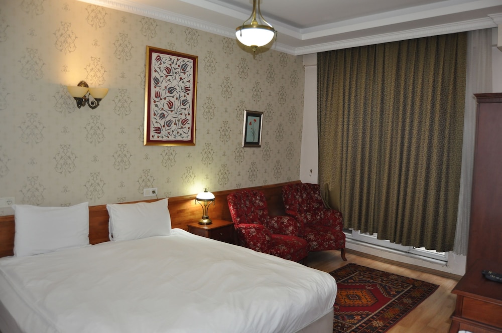 Economy Triple Room, Basement Level photo 1