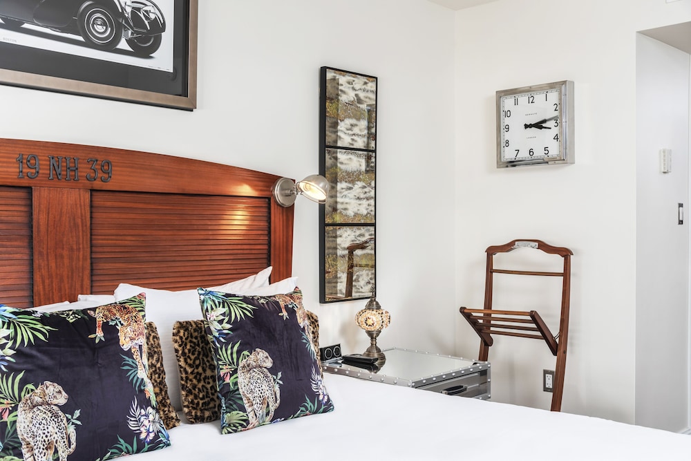 Deluxe Room, 1 King Bed, Ocean View - Photo 6