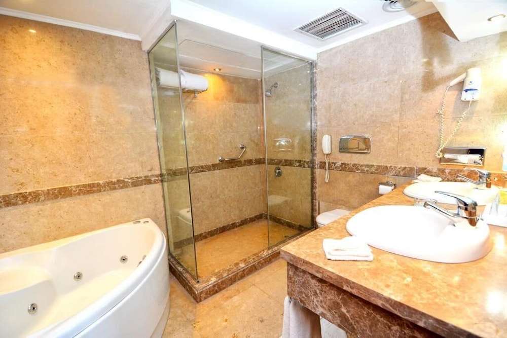 Suite, River View - Photo 7