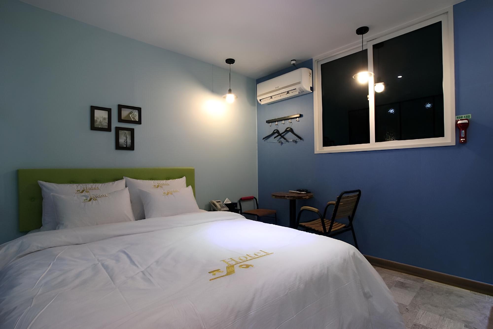Room (Standard Room) - Photo 7