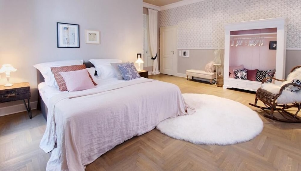 Deluxe Condo, Garden View