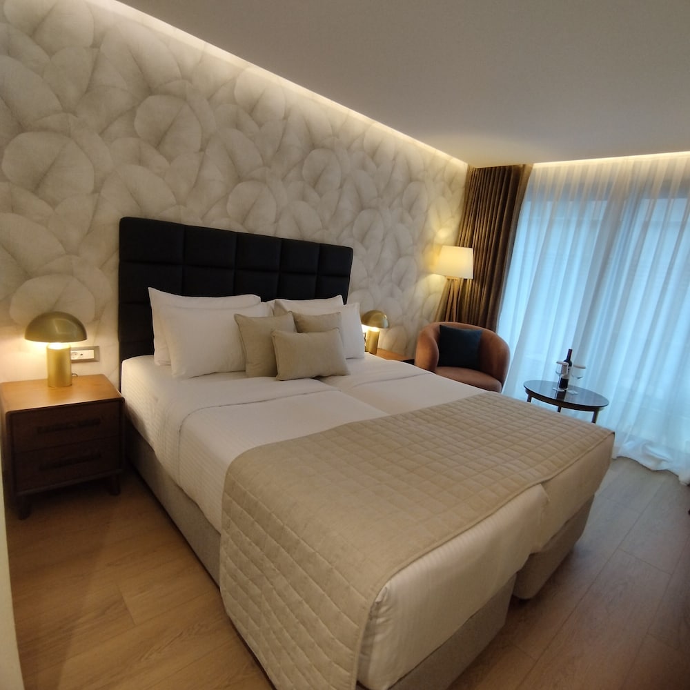 Superior Double or Twin Room, Balcony, City View photo 2