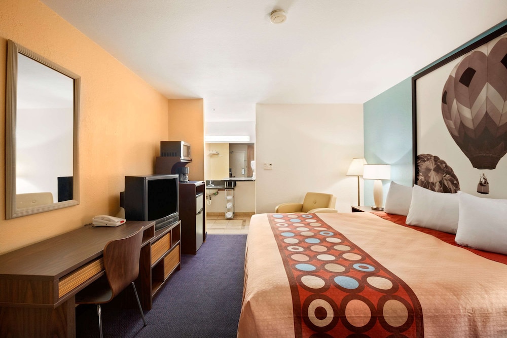 Room, 1 King Bed, Non Smoking (Upper Floor) - Photo 1