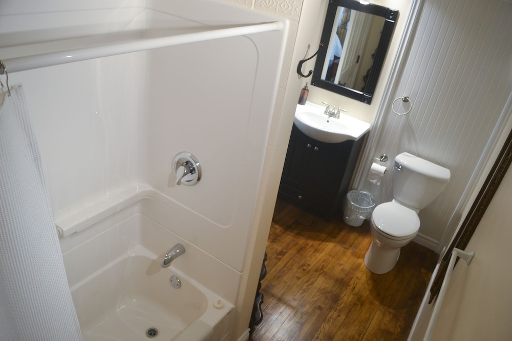 Signature Room, 1 King Bed, Ensuite, Partial Sea View photo 2
