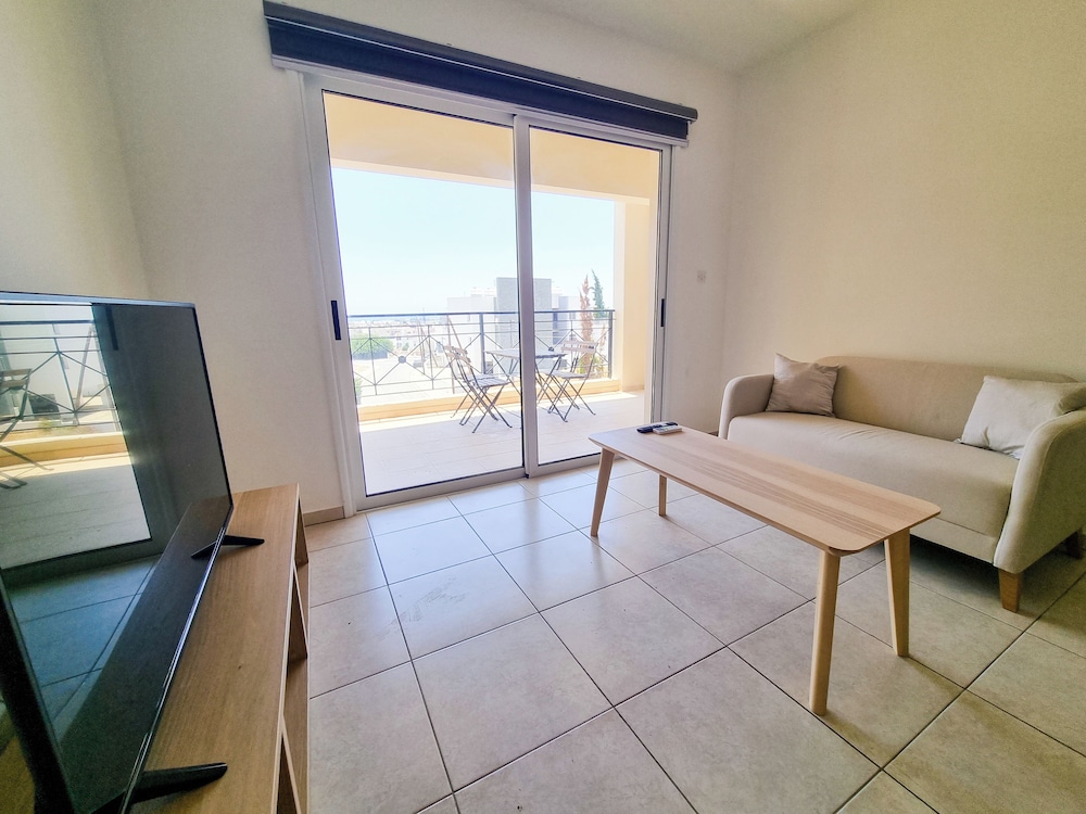 Basic Apartment photo 1