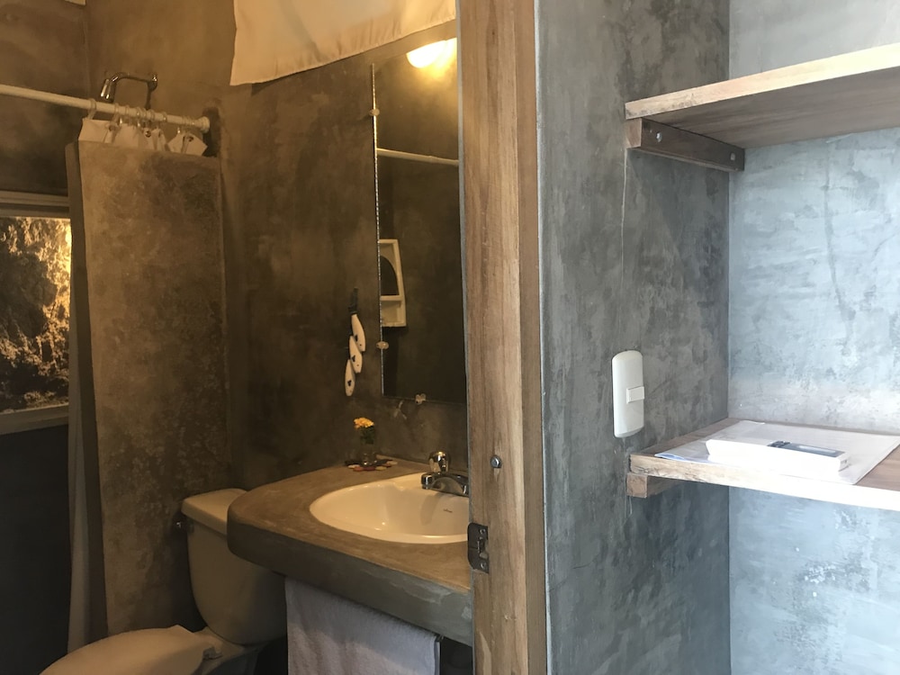 Double Room, 2 Queen Beds, Sea Facing photo 3
