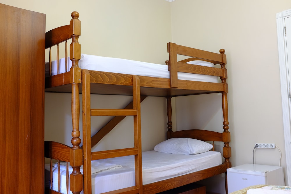 Family Room, Multiple Beds, Private Bathroom photo 3
