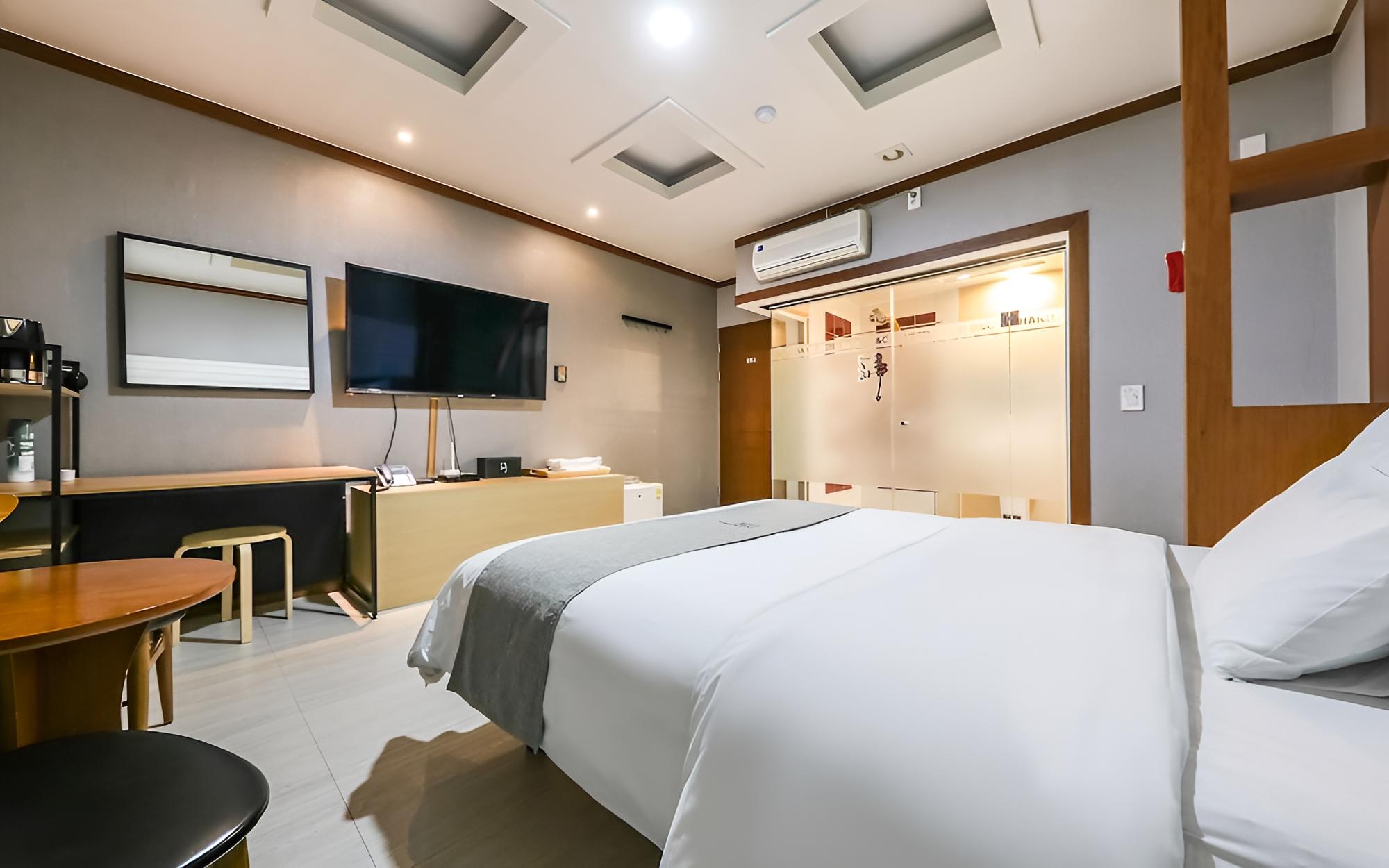 Room (Standard Room) - Photo 3