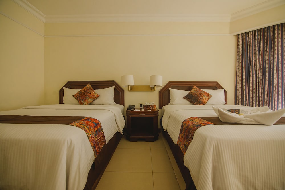 Superior Room, 2 Queen Beds - Photo 4