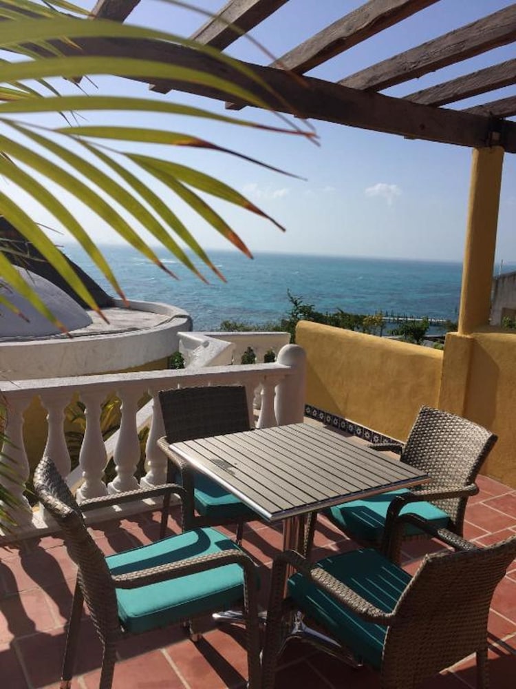 Suite, 2 Queen Beds, Garden View (with shared terrace) photo 2