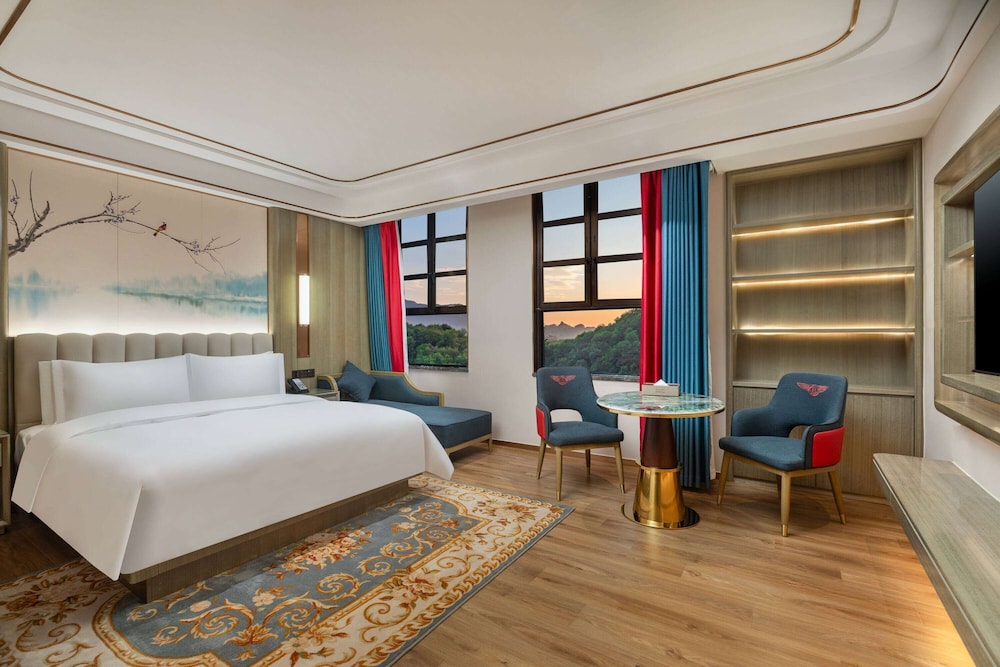 Deluxe Room, 1 King Bed, Non Smoking photo 1