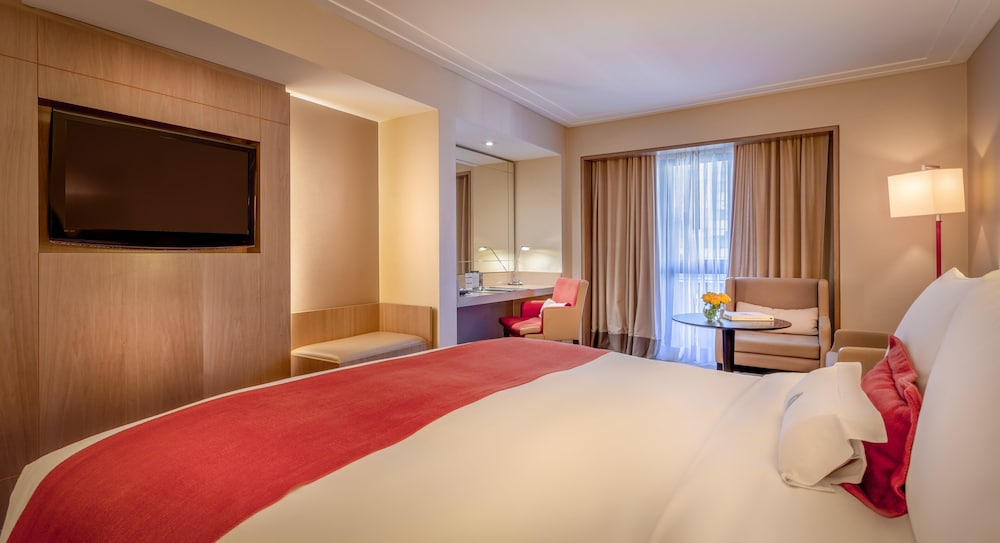 Classic Room, 1 King Bed, Accessible, Balcony (Club Lounge Access) - Photo 4