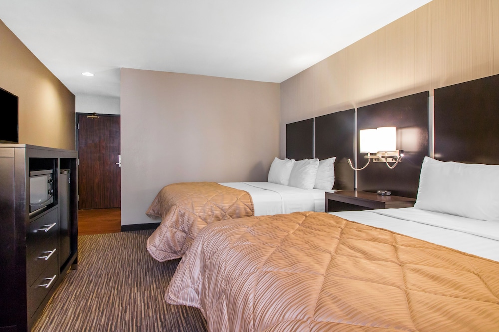 Standard Room, 2 Queen Beds - Photo 2