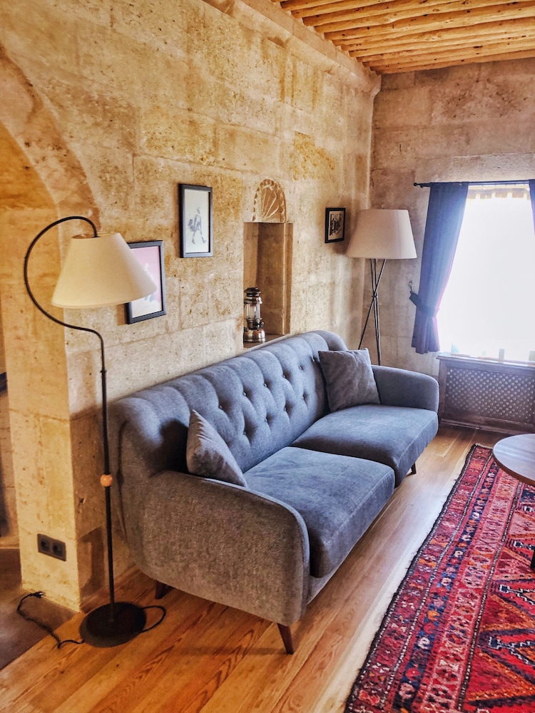 Royal King Suite - Photo 3