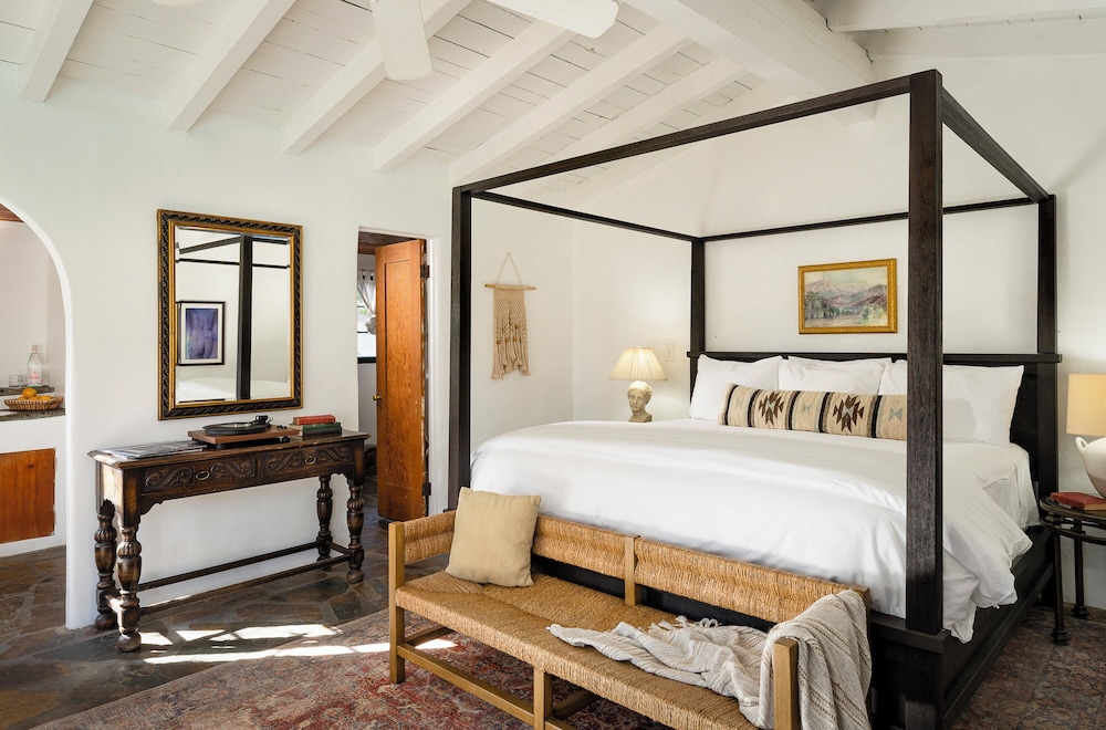 Standard Room, 1 King Bed, Pool View