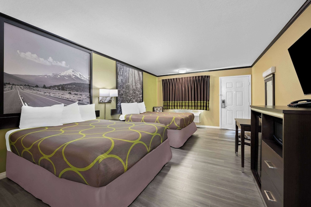 Standard Room, 2 Queen Beds - Photo 7