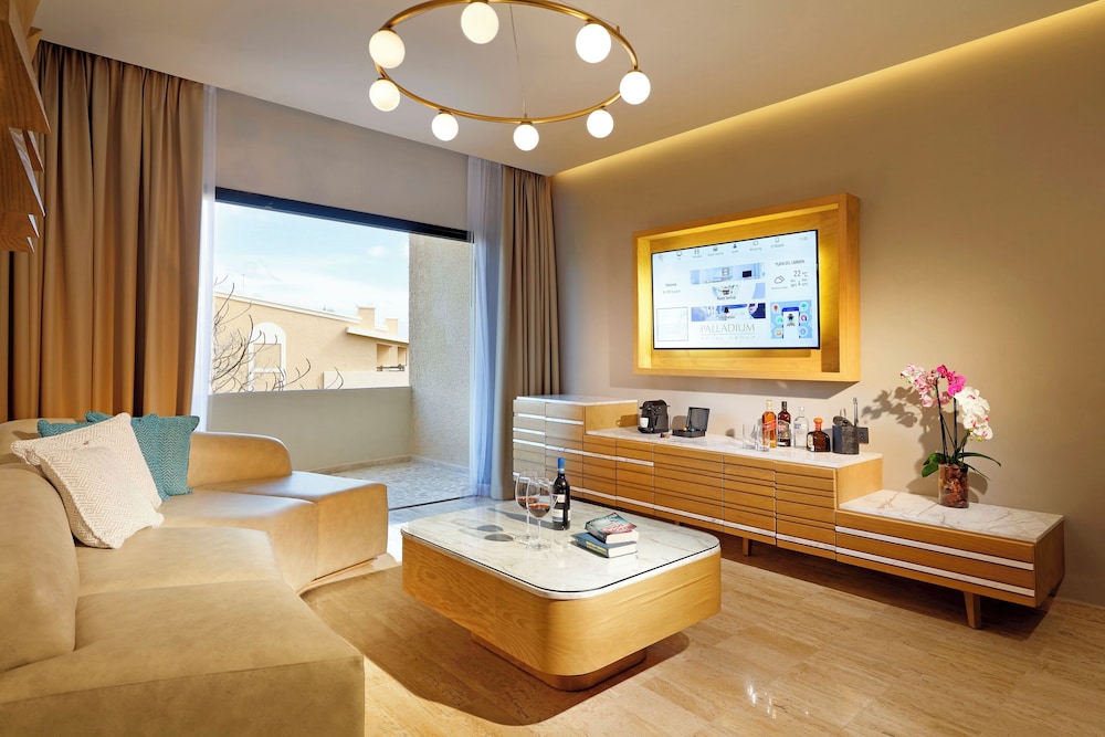 Suite Jacuzzi Terrace Poolside