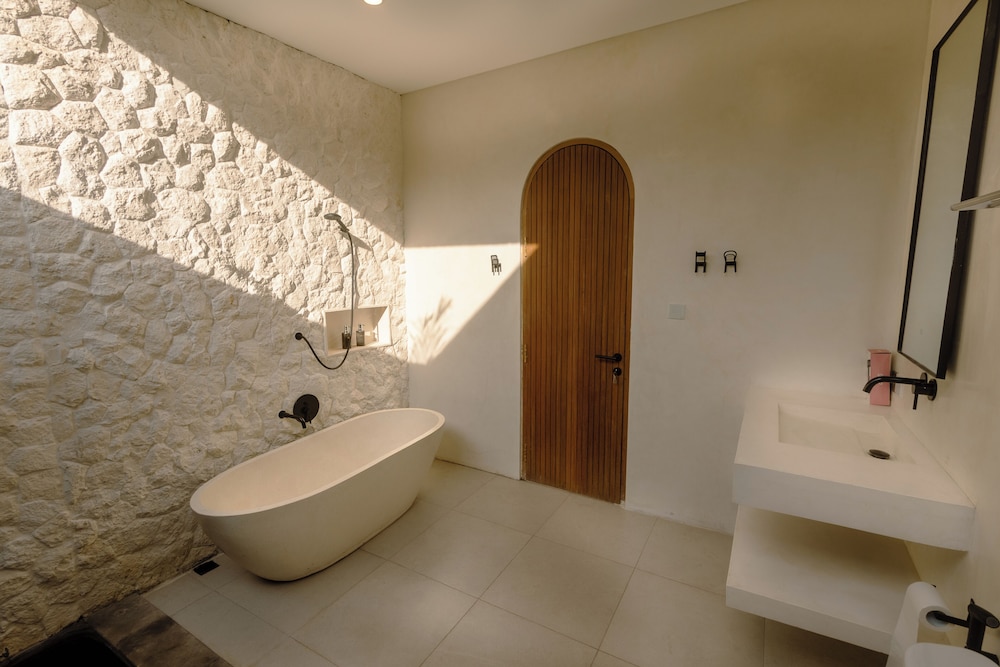 Deluxe Condo, 2 Bedrooms, Private Pool photo 2