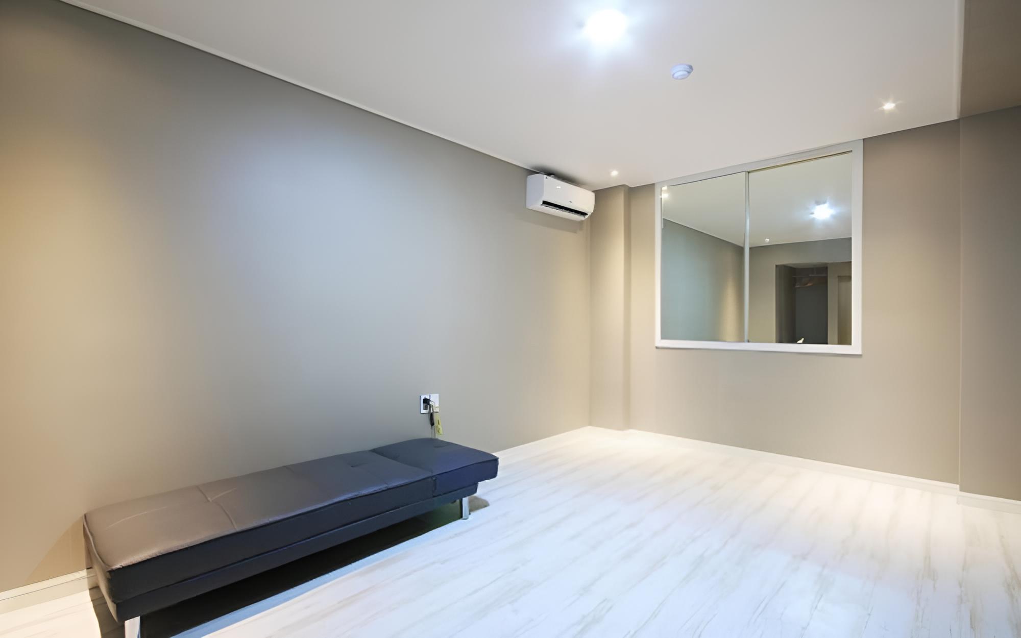 Room (Premium Family Room (with Netflix)) photo 3