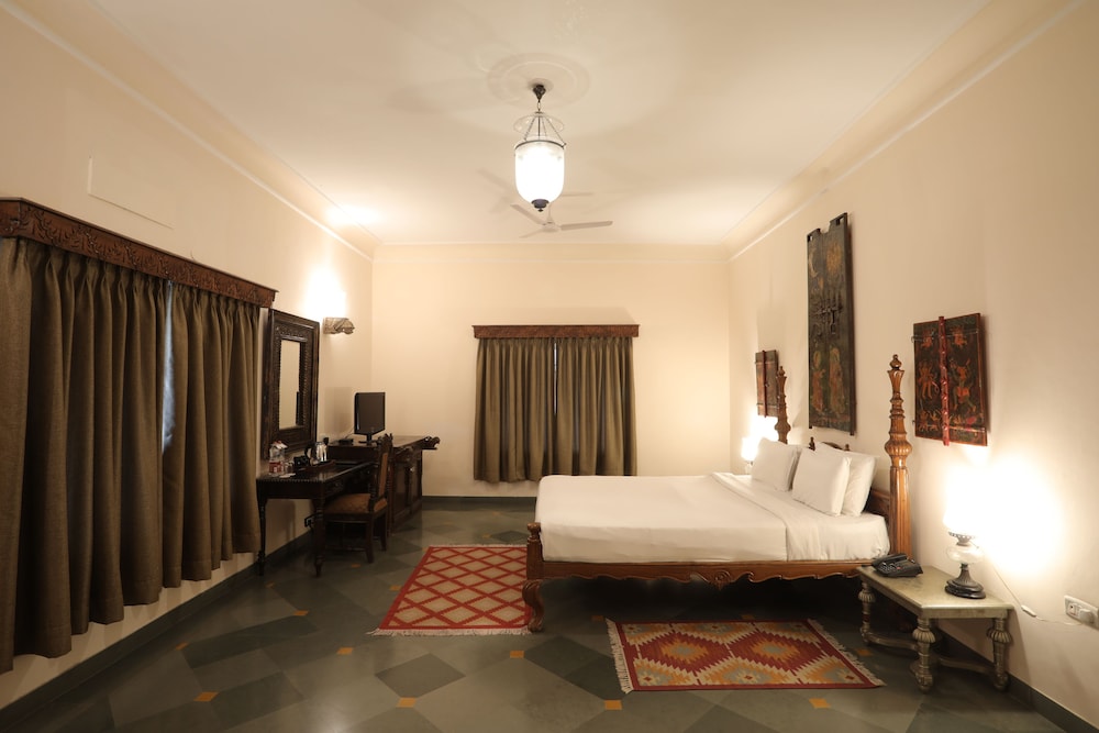 Queens Room - Photo 7
