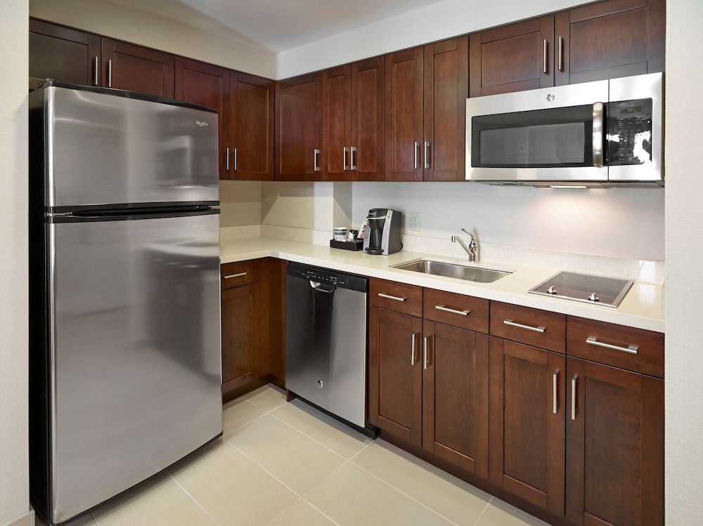 Studio, 1 King Bed, Accessible (Roll-in Shower)