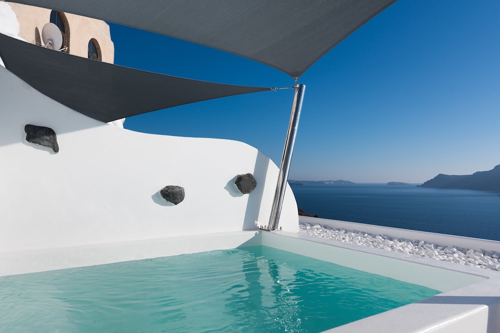 Honeymoon Suite with outdoor heated plunge pool with jets photo 2