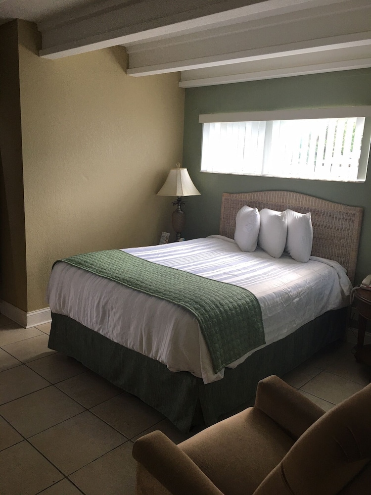 Deluxe Room, 1 Queen Bed, Accessible, Kitchenette photo 1