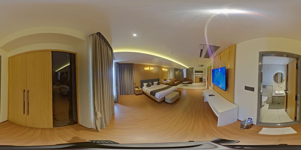 Royal Room photo 3