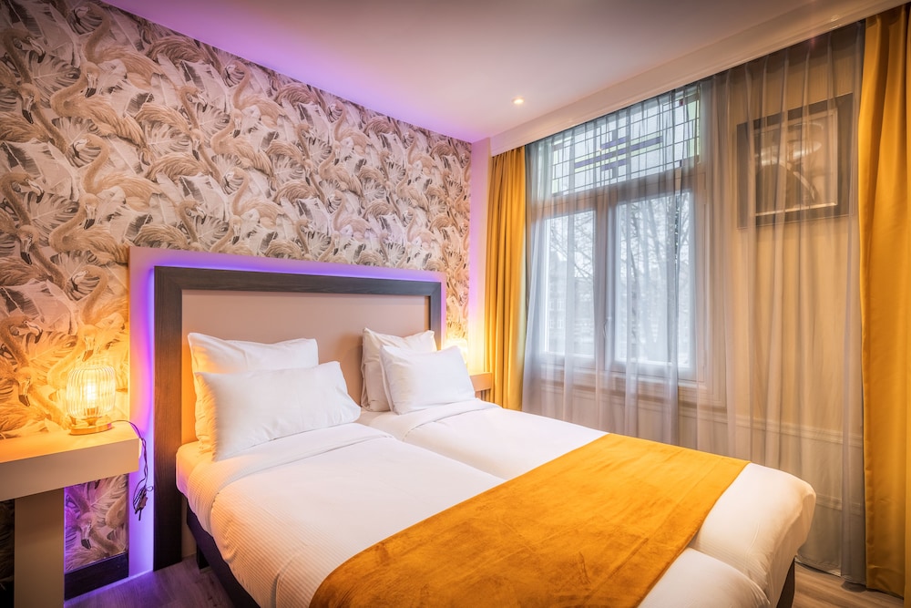 Deluxe Double or Twin Room, Canal View photo 1