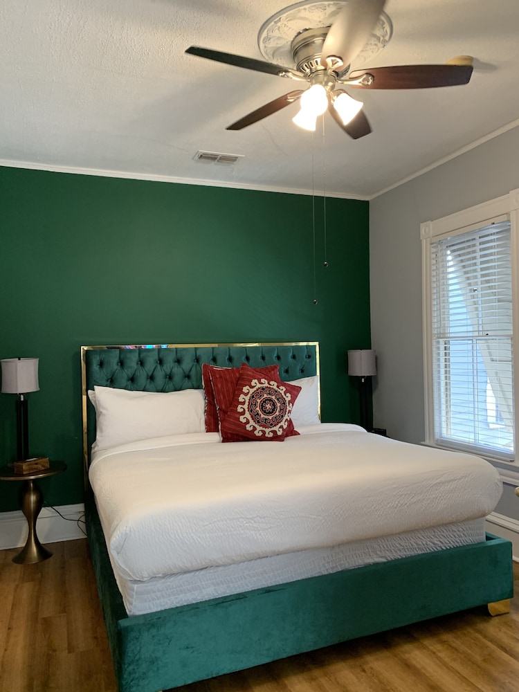 Luxury Suite, Multiple Beds, Private Bathroom