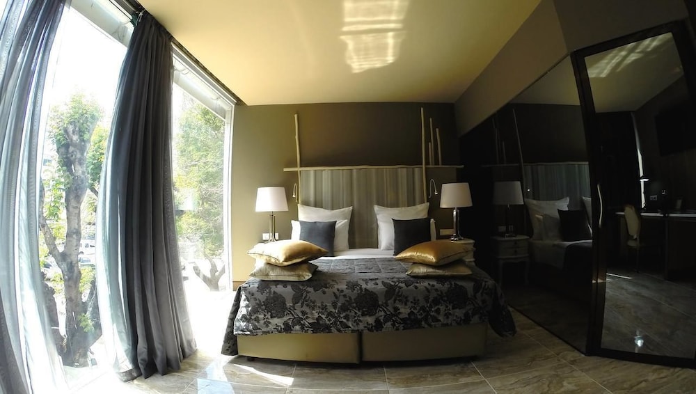 Luxury Suite
