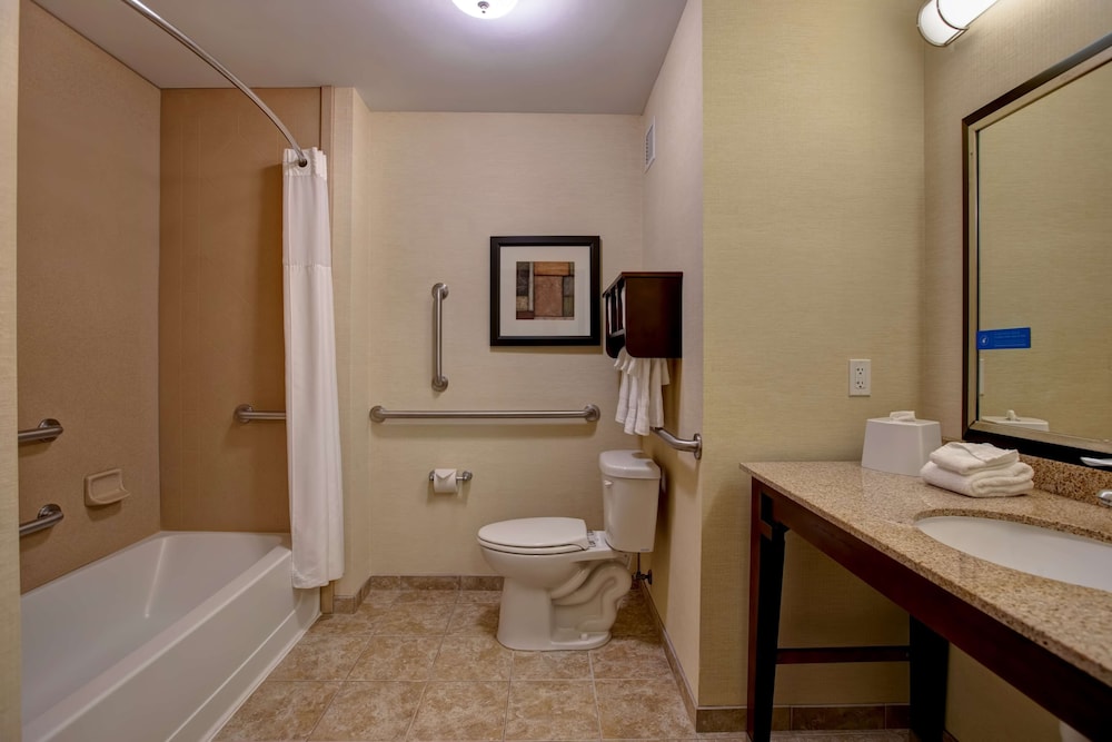 Room, 2 Queen Beds, Accessible, Non Smoking photo 1