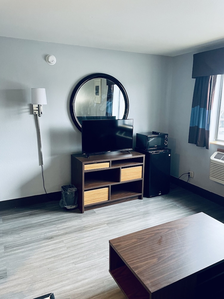 Studio Suite, 1 King Bed, Non Smoking - Photo 4