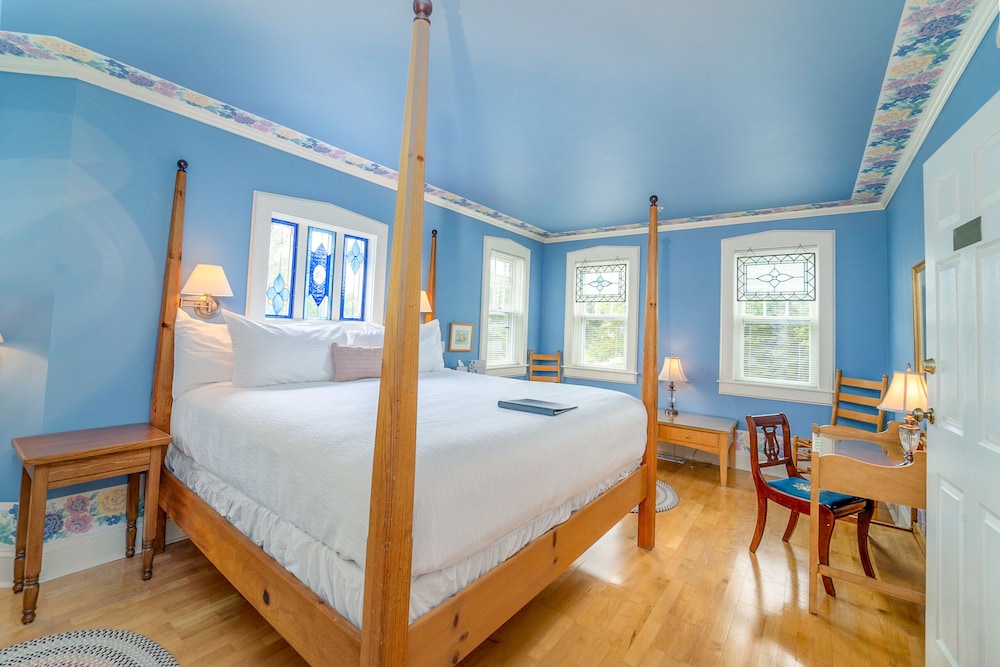 The Avery Beach Hotel Suite